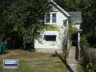 703 Henry St, Joliet, IL 60433-1258
