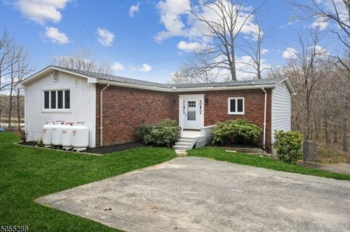 35 Shore Dr, Fredon, NJ 07860-6423