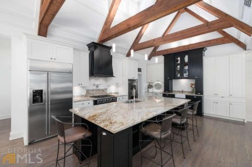 4711 Dudley Ln, Atlanta GA  30327-3330 exterior