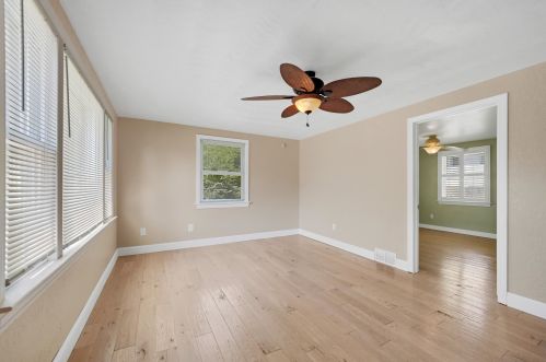 36 Glenwood St, Nashua, NH 03060-5220