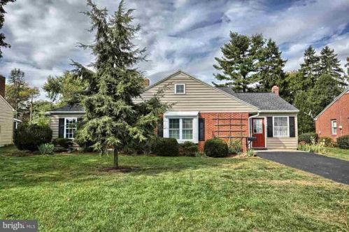 132 Glendale St, Carlisle, PA 17013-2703
