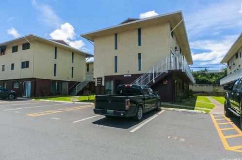 823 Ala Lilikoi St, Honolulu HI  96818-2420 exterior