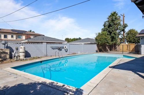 9241 Thistle Rd, Anaheim CA  92804-2327 exterior