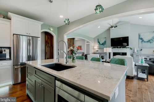 212 Shade Tree Dr, Lancaster PA  17603-5074 exterior