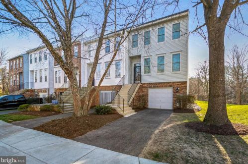 9181 Carriage House Ln, Columbia, MD 21045-4076