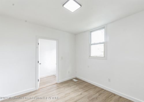 1102 Asbury Ave, Tinton Falls NJ 07712-5727 exterior