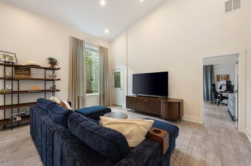 5008 Baker St, Austin TX  78721-1511 exterior