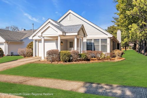 202 Bridport Pl, Lakehurst, NJ 08759-4633