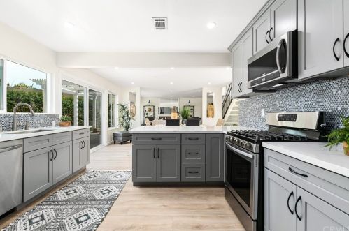 17482 Luther Ave, Irvine CA  92614-6643 exterior