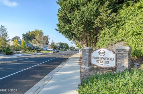 401 Meadowbrook Dr, Santa Maria, CA 93455-3605