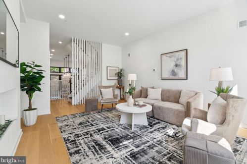 761 Cleveland St, Philadelphia, PA 19146-1812