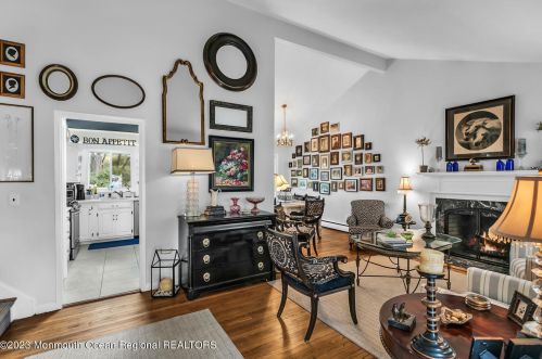 37 Walnut Ave, Tinton Falls NJ 07701-6132 exterior