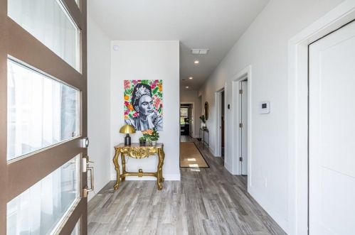 24 Hutchinson St, Atlanta GA  30307-2823 exterior