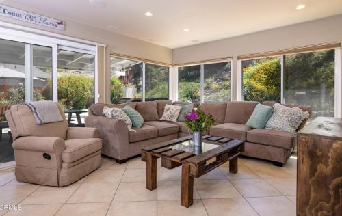 1180 Currier Ave, Simi Valley CA 93065-5162 exterior