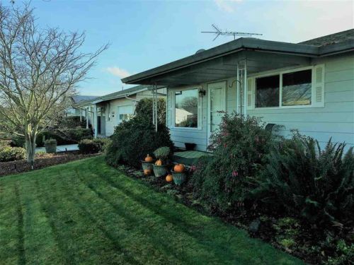 2250 Santiam Dr, Woodburn, OR 97071-4438