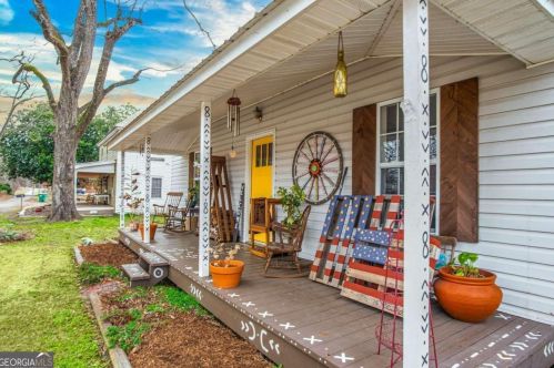 42 Meadow Ave, Colbert, GA 30628-3212