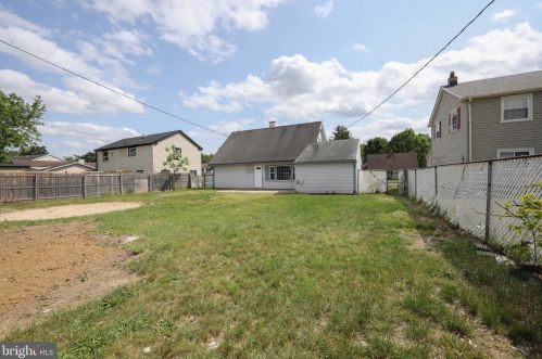 15 Sylvan Ln, Willingboro, NJ 08046-2032