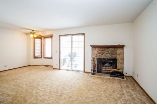 1860 Fox Run Dr, Elk Grove Vlg, IL 60007-2797