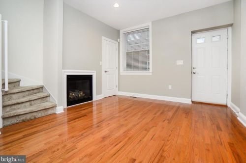 332 Belgrade St, Philadelphia, PA 19125-4427