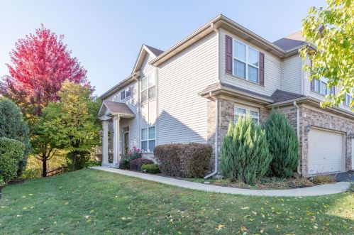 48 Oak Creek Ct, North Aurora, IL 60542-7002