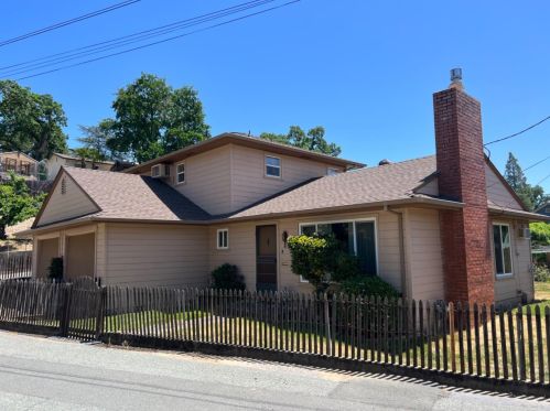 426 Center St, Jackson, CA 95642-2429