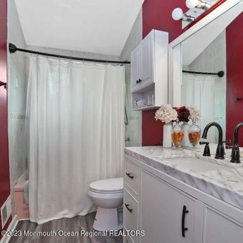 62 Annapolis Dr, Hazlet NJ  07730-2354 exterior