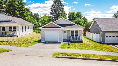17 Village Cir, Augusta, ME 04330-0549