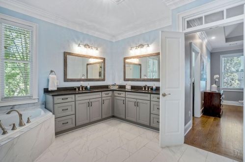 2507 Brookline Cir, Atlanta GA  30319-3690 exterior