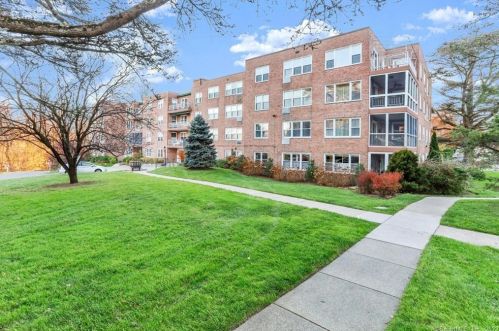 3 Putnam Hl, Greenwich CT  06830-5718 exterior