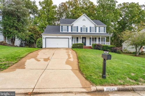 15645 Neath Dr, Woodbridge, VA 22193-1042