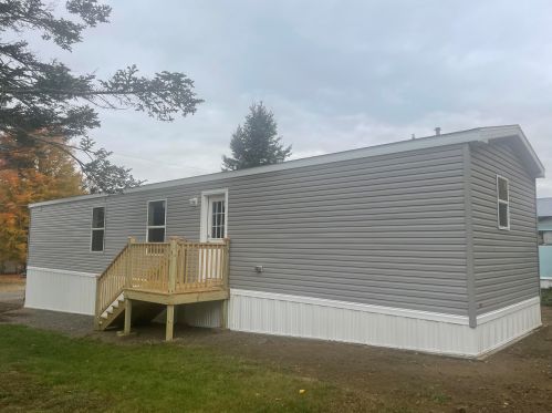 6 Cherry St, Belmont, NH 03220-3000