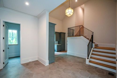 921 Heards Ferry Rd, Atlanta GA  30328-4727 exterior