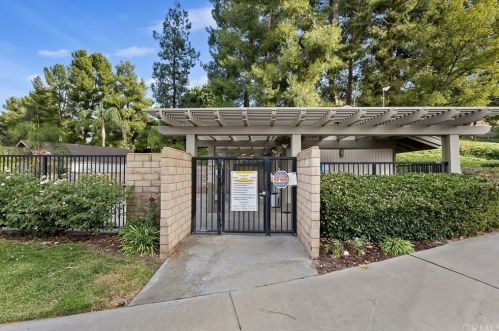 602 Via Zapata, Riverside CA  92507-6424 exterior