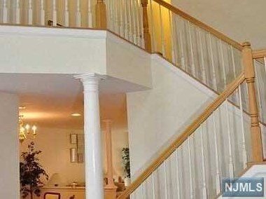 338 Vista View Dr, Mahwah, NJ 07430-2721