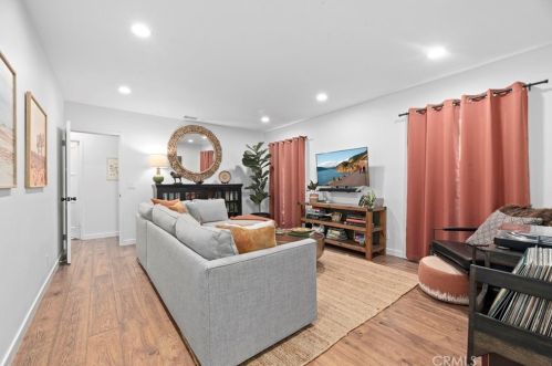 2470 Bywood Dr, Glendale CA  91206-4725 exterior