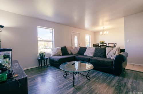 3721 Riverside Pkwy, Greeley CO  80620-2801 exterior