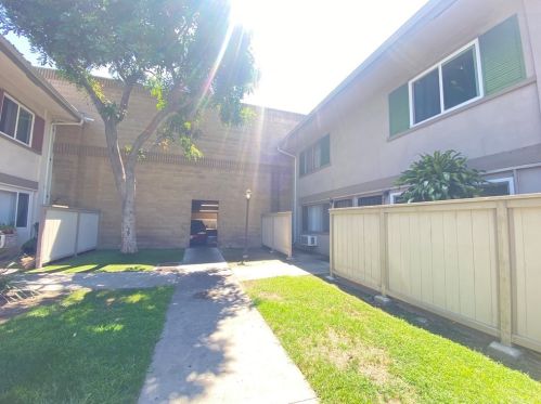 655 6th St, Tustin, CA 92780-8532