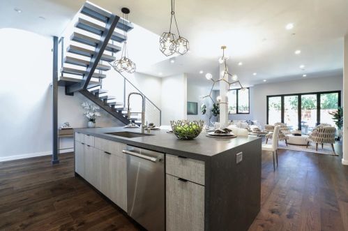 32 Roberts Rd, Los Gatos, CA 95032-4408