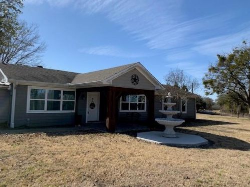 28 Spring Town Rd, Van Alstyne, TX 75495-2902