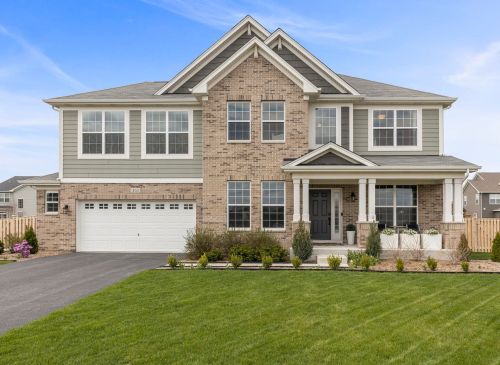 161 Bluegrass Pkwy, Oswego, IL 60543-7702