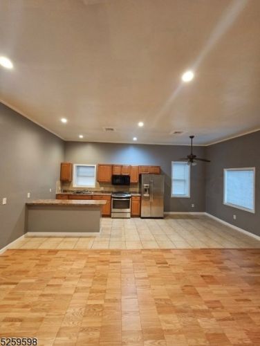 370 Morrissee Ave, Paterson NJ  07508-1312 exterior