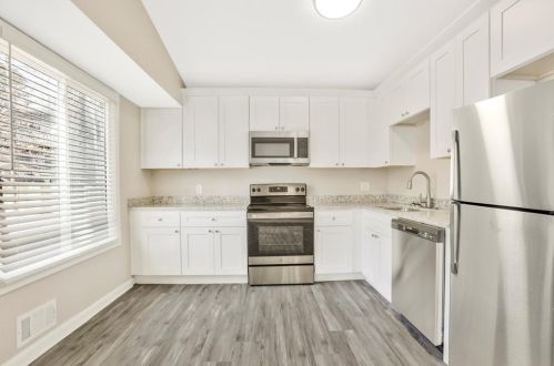 725 Pepperwood Ln, Stone Mountain GA  30087-5782 exterior