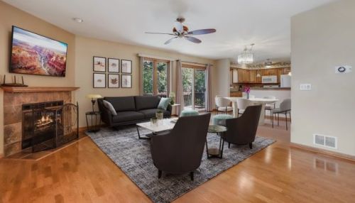 500 Blue Jay Ct, Mount Prospect, IL 60056-6077