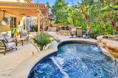 3961 Eagle Flight Dr, Simi Valley CA  93065-0222 exterior