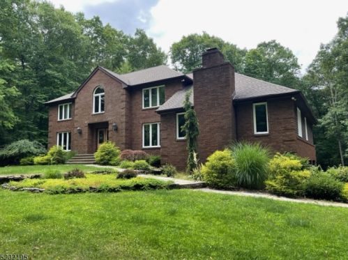 63 Tower Hill Ln, Kinnelon, NJ 07405-2133