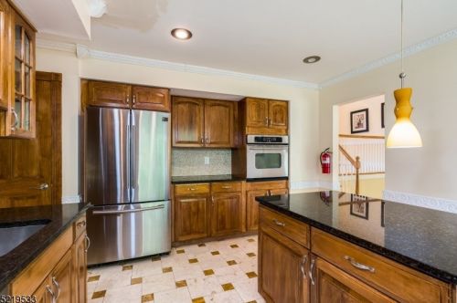 24 Normandy Dr, Parsippany NJ  07054-4070 exterior