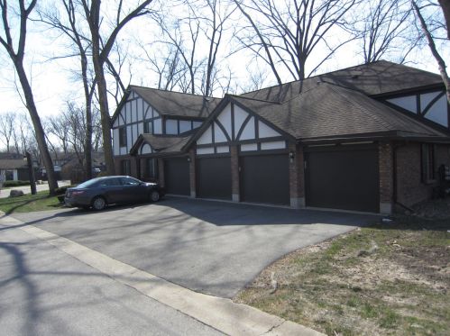 11240 Cottonwood Dr, Palos Hills, IL 60465-2535
