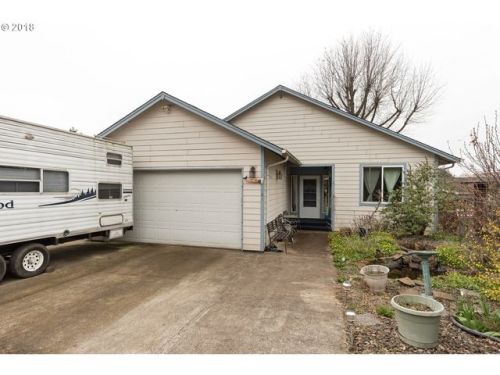161 Pierce St, Estacada, OR 97023-9324
