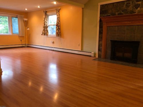 3 Oakwood Trl, Kinnelon, NJ 07405-3115