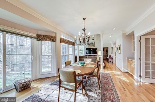 6420 Lake Meadow Dr, Springfield VA  22015-3927 exterior